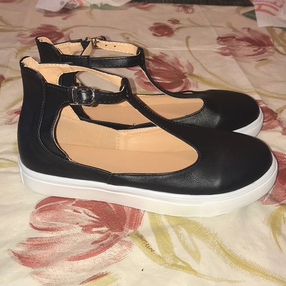 Sneaker/Sandal Shoe - Picture 2 of 5